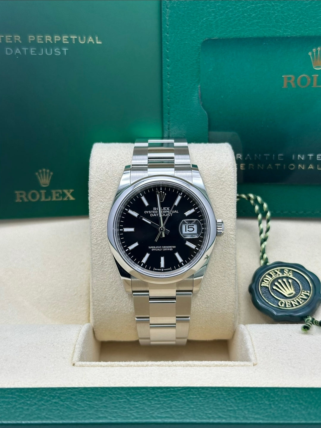 Rolex Steel Datejust 36  - Black Index Dial - Oyster Bracelet - 126200 bkio