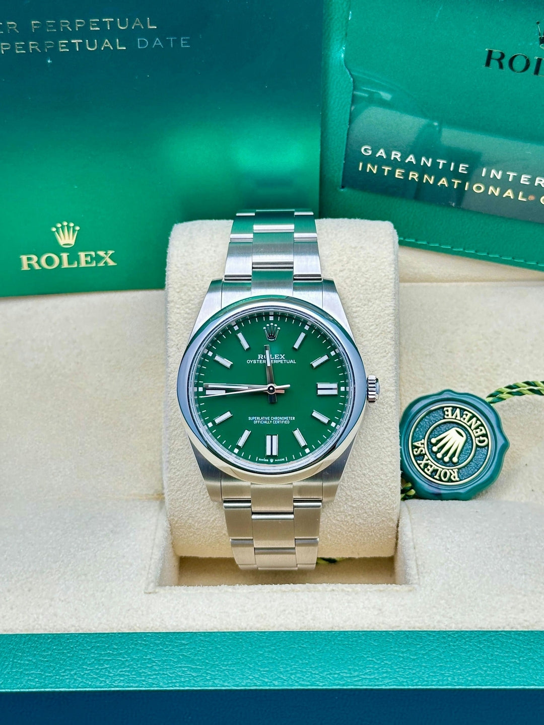 Rolex Oyster Perpetual 41 124300, 2024, green dial, Oyster bracelet