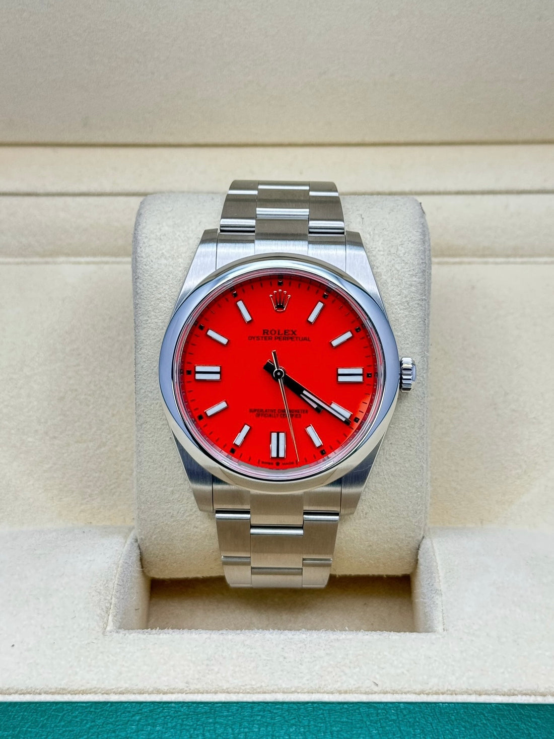 Rolex Oyster Perpetual 41 124300, 2021, coral red index dial, Oyster bracelet