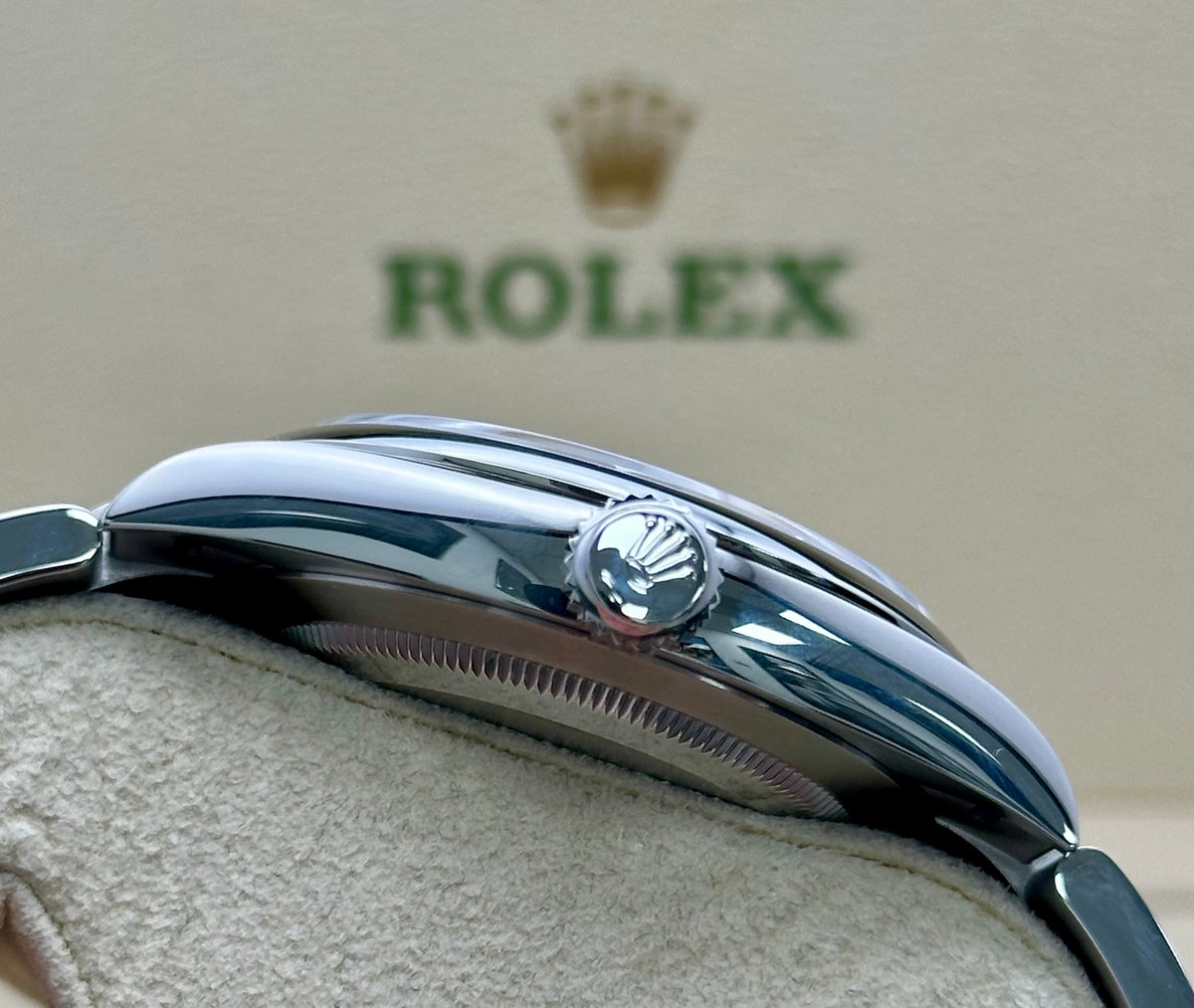 Rolex Oyster Perpetual 41 124300 with smooth domed bezel