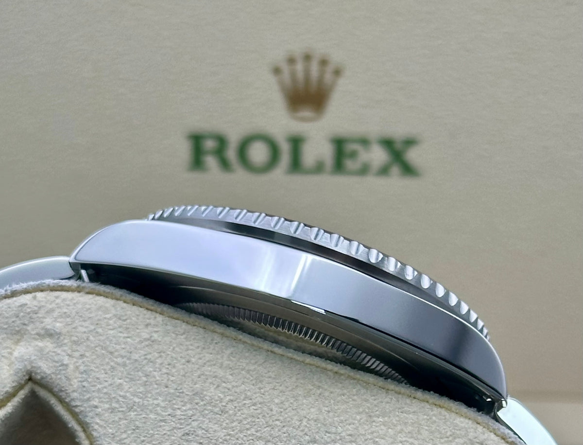 Rolex Submariner 116610LN with unidirectional black Cerachrom ceramic bezel