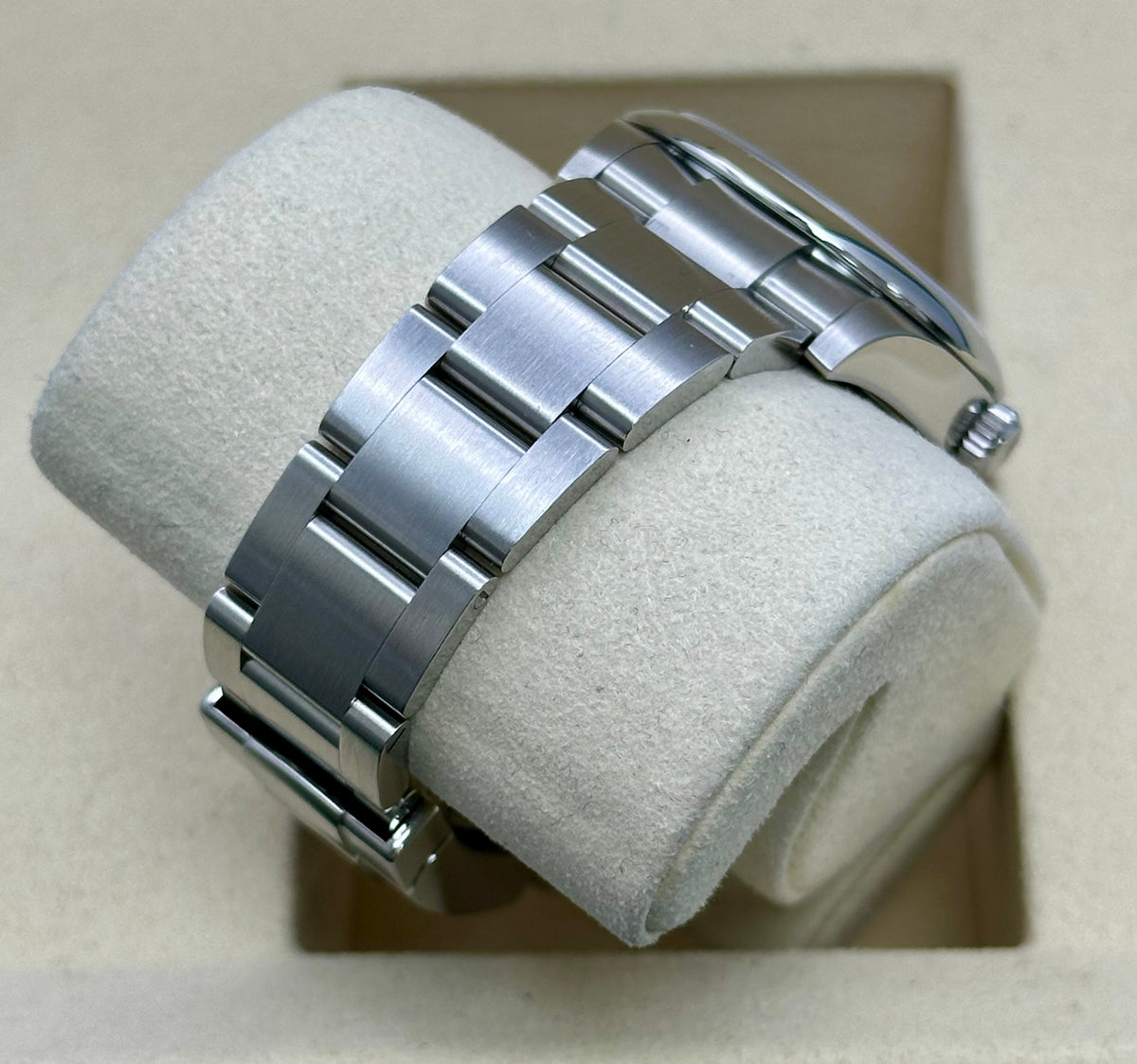 Rolex Oyster Perpetual 34 124200 beige dial