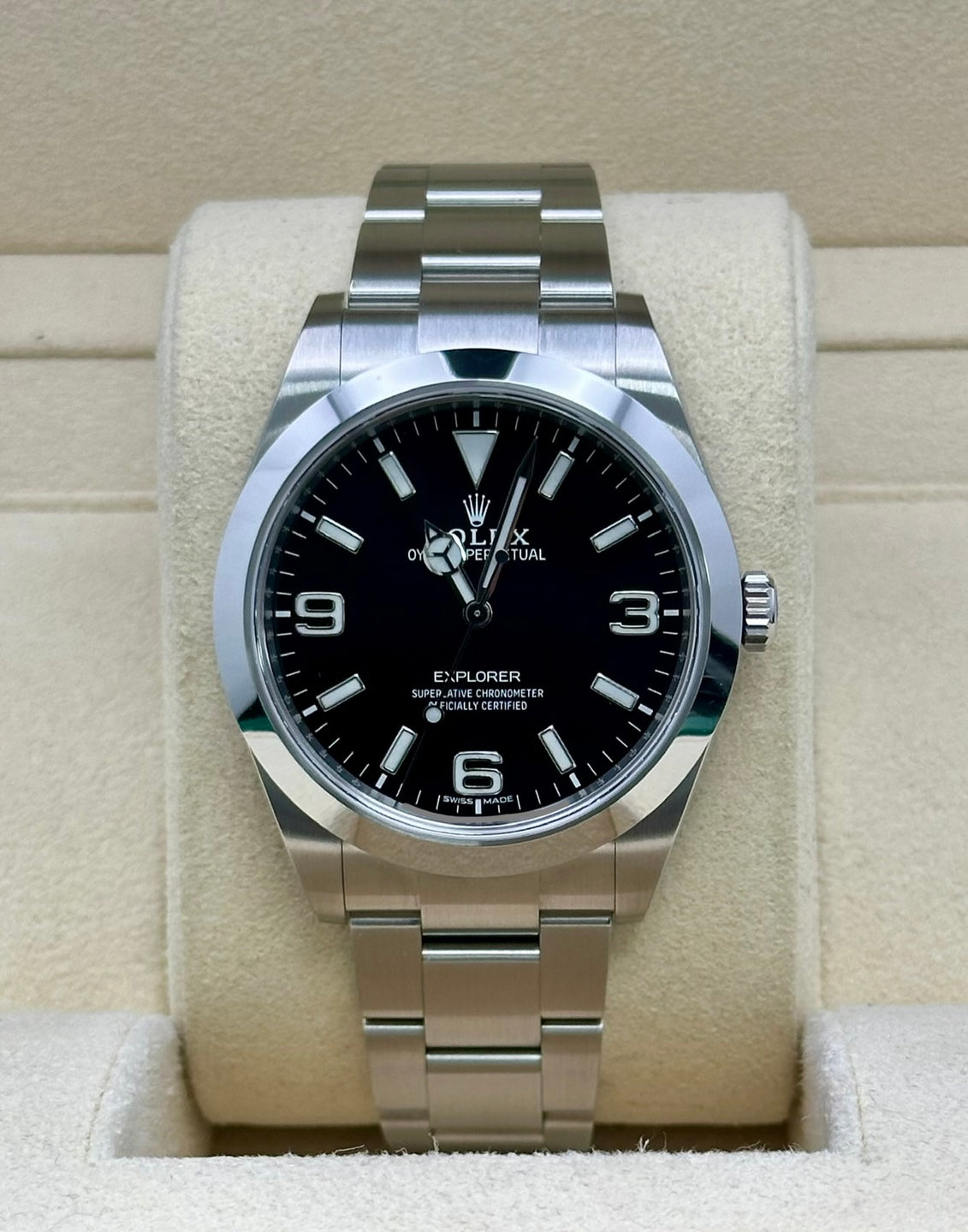 Rolex Explorer 214270 with 39mm Oystersteel case