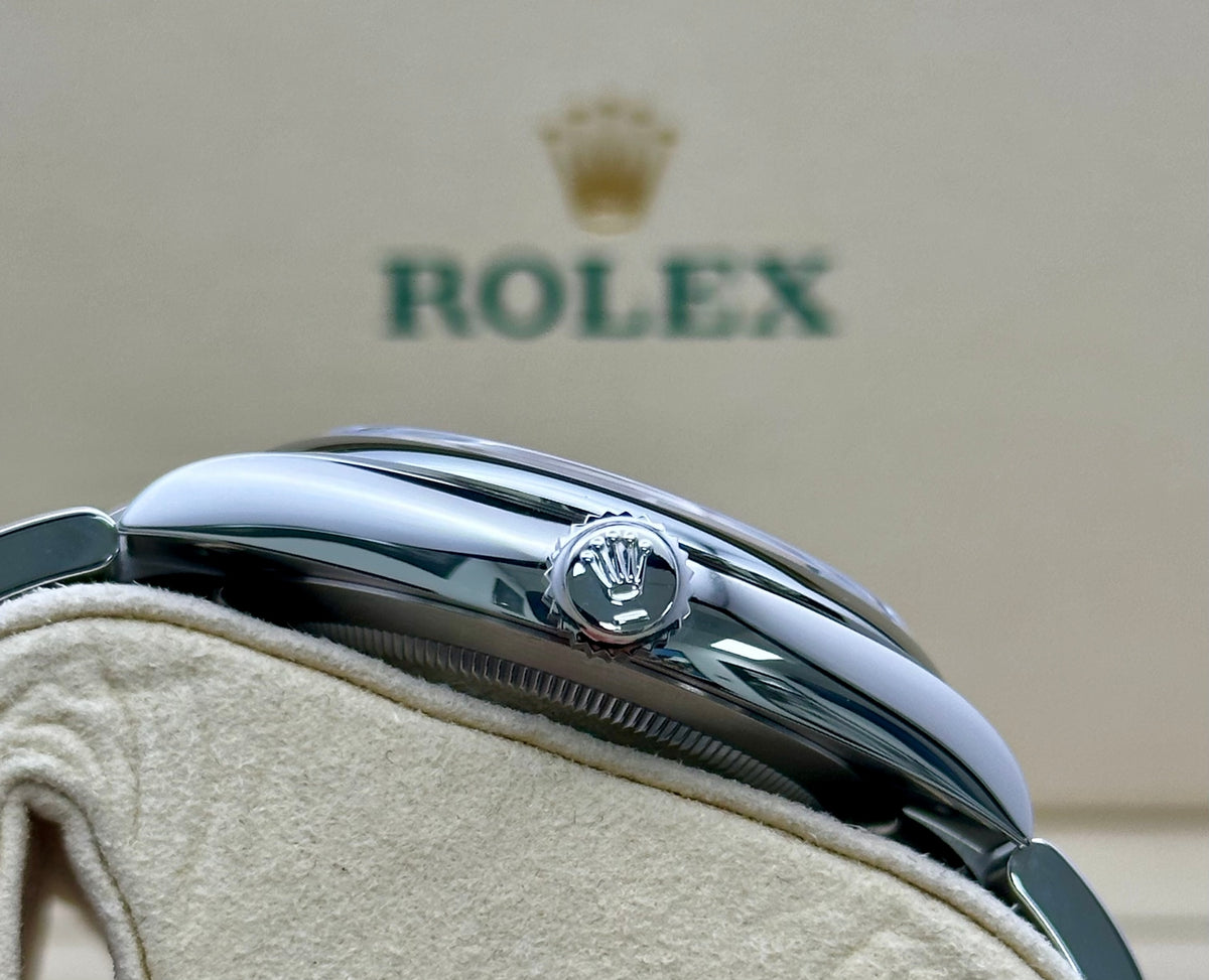 Rolex Oyster Perpetual 41 124300 with smooth domed bezel