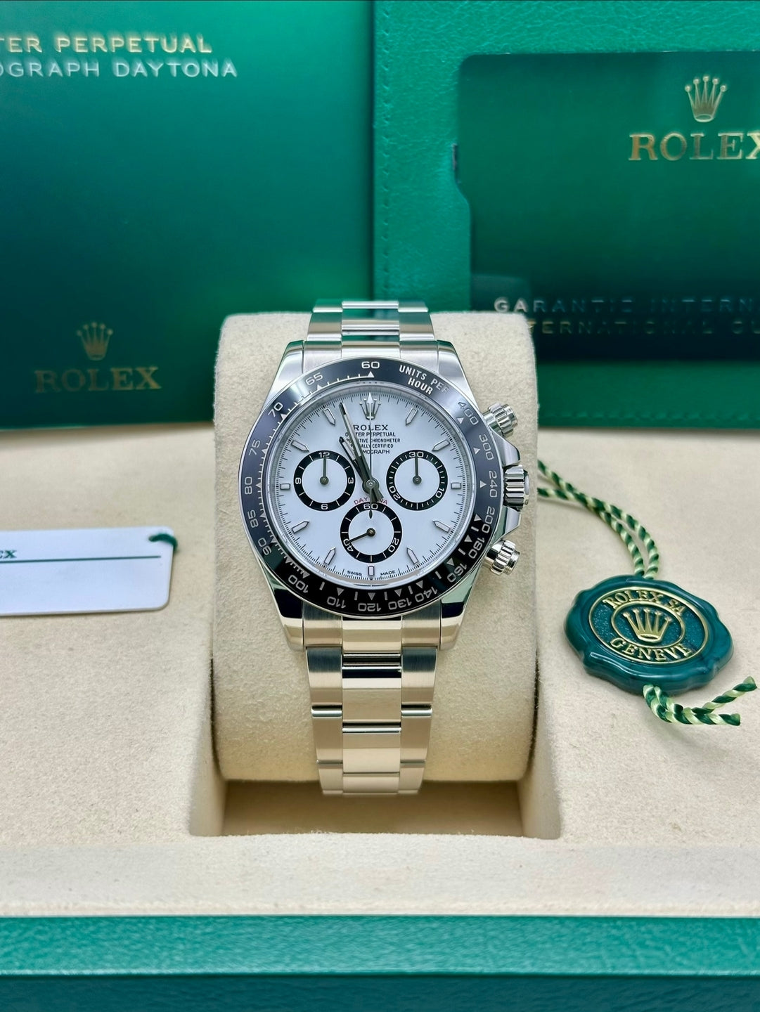 Rolex Daytona 126500LN, 2025, white dial, Oyster bracelet