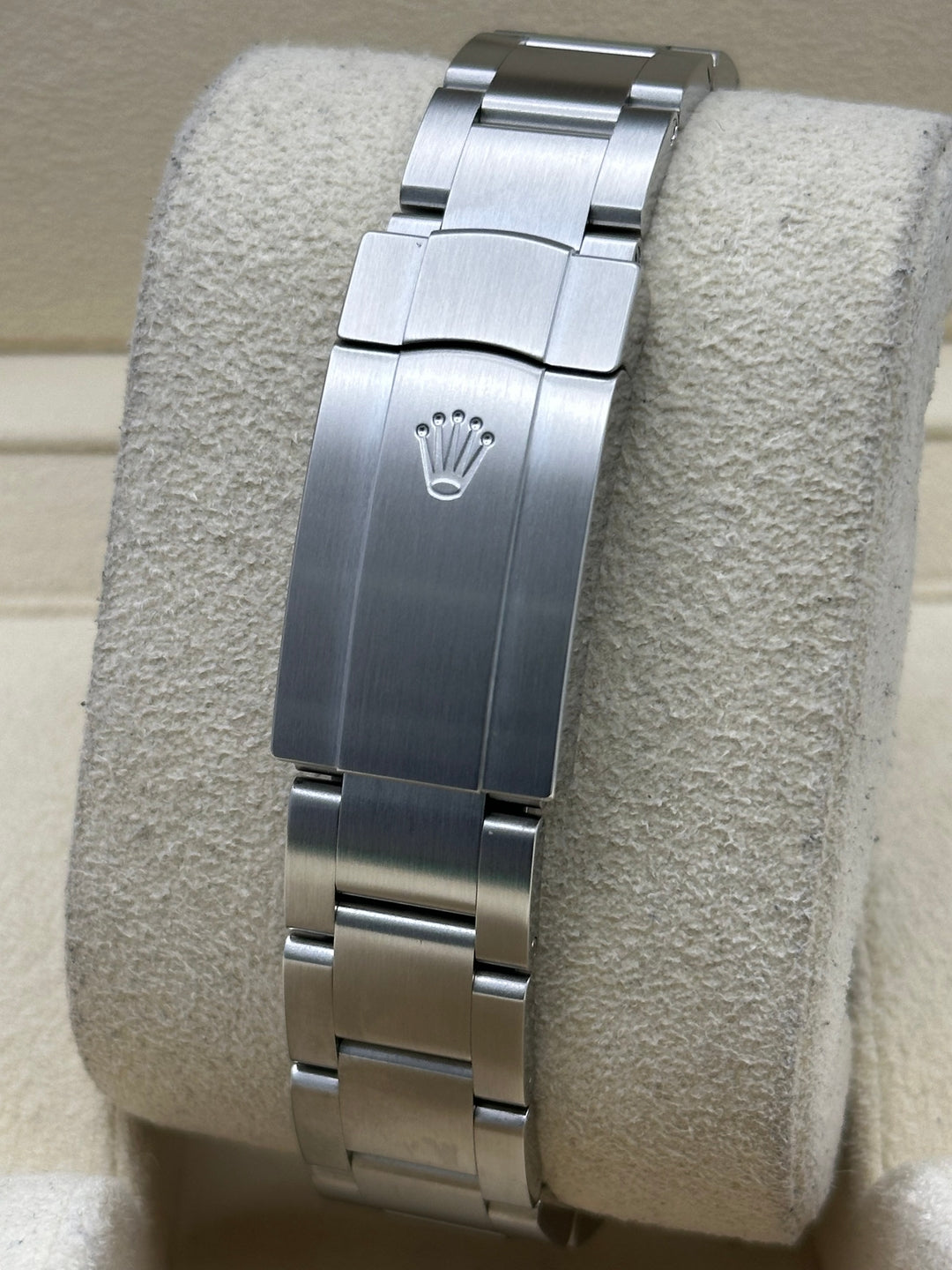Rolex Oyster Perpetual 114300, 100m water resistance