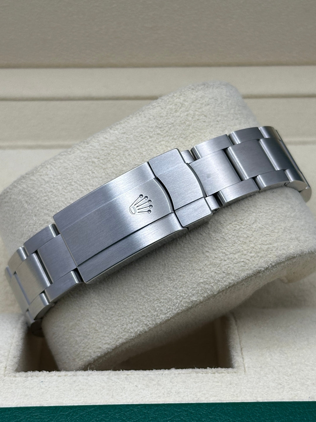 Rolex Oyster Perpetual 41 124300 with smooth domed bezel