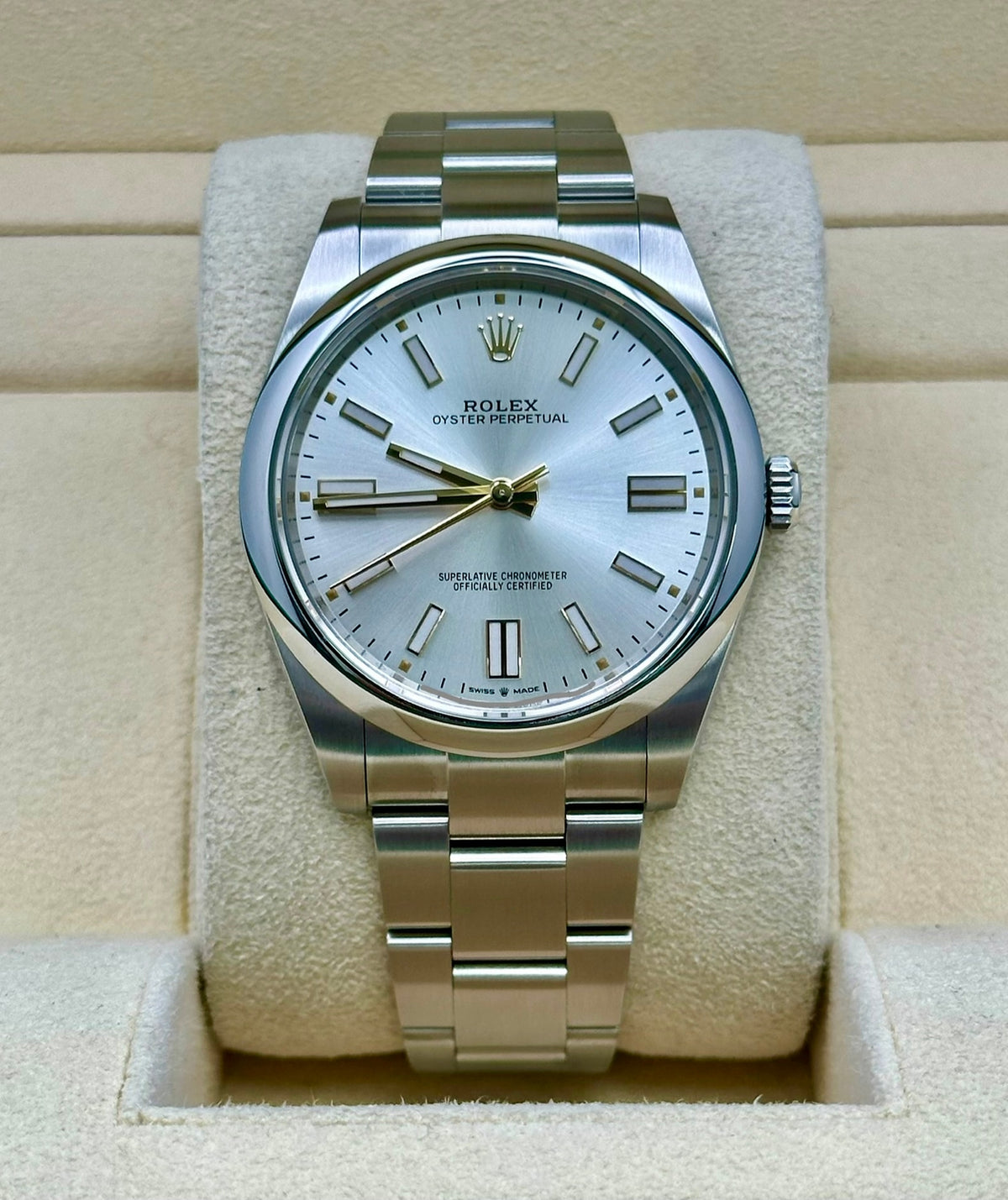 Rolex Oyster Perpetual 41 124300 with 41mm Oystersteel case