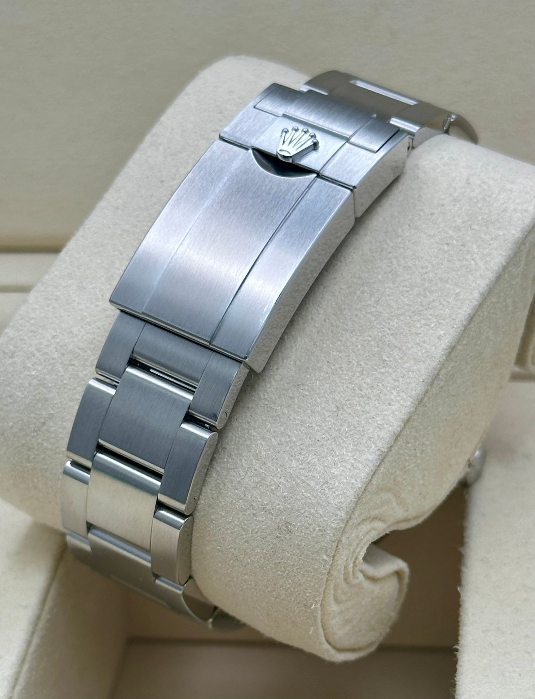 Rolex Air-King 126900 with 40mm Oystersteel case and black dial