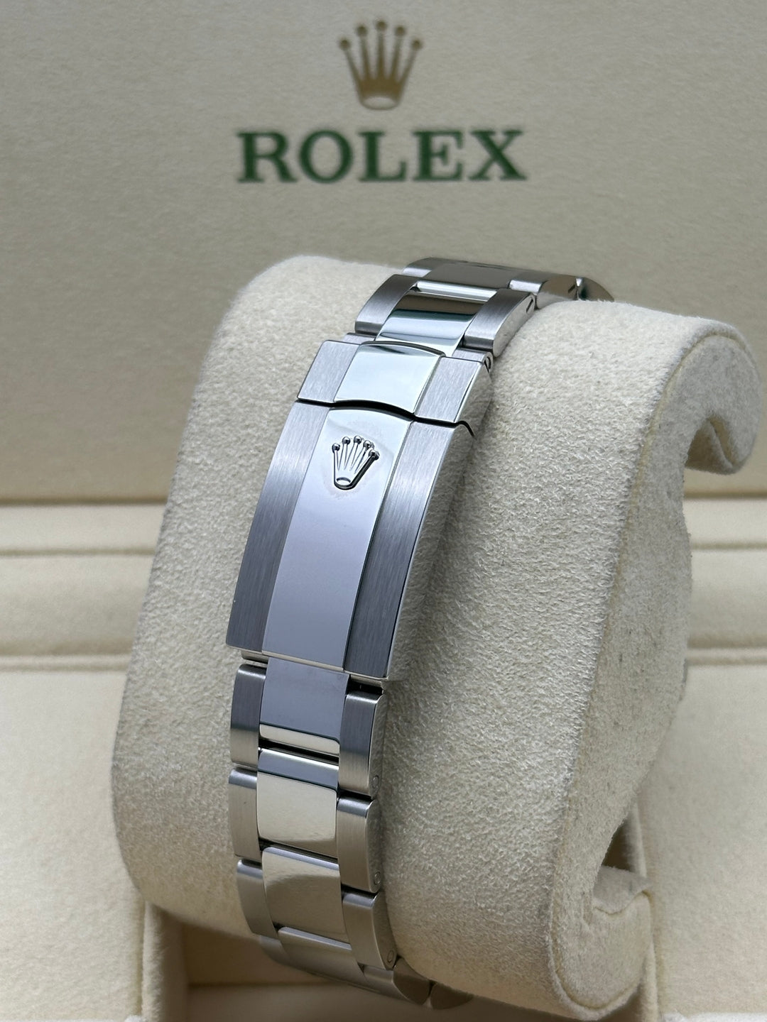 Rolex Datejust 36 126234 black index dial, view 7 of 8
