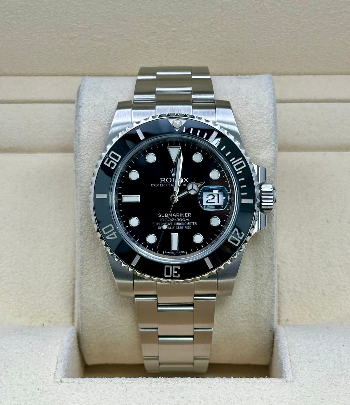 Rolex Submariner 116610LN with 40mm Oystersteel case