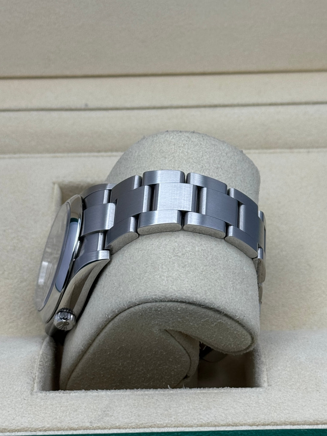 Rolex Oyster Perpetual 34 124200 black dial
