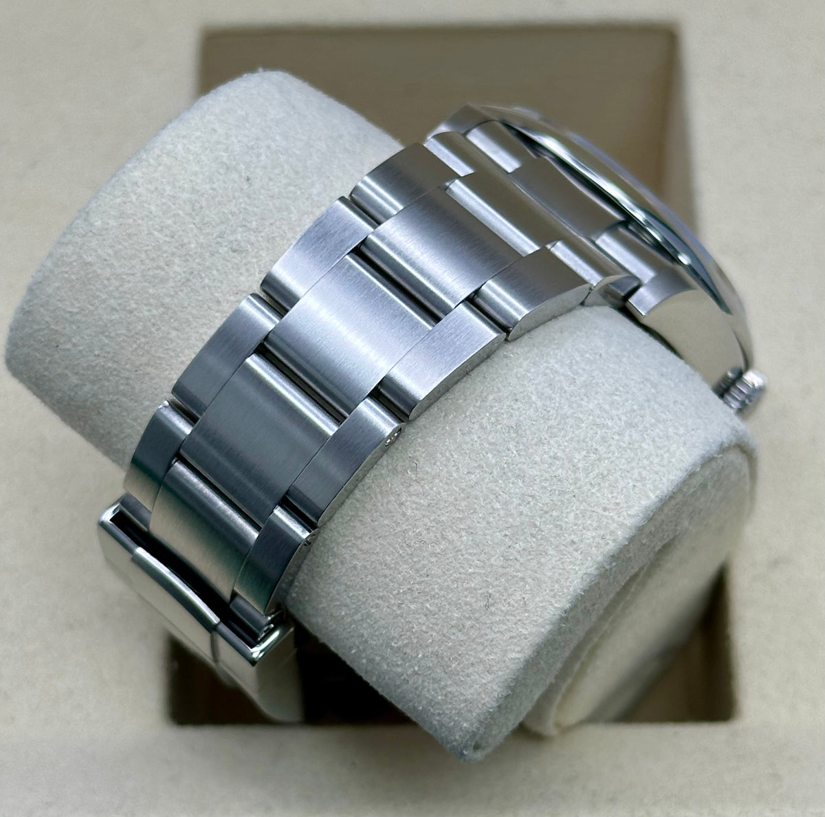 Like New Rolex Oyster Perpetual 36 126000 with box and papers