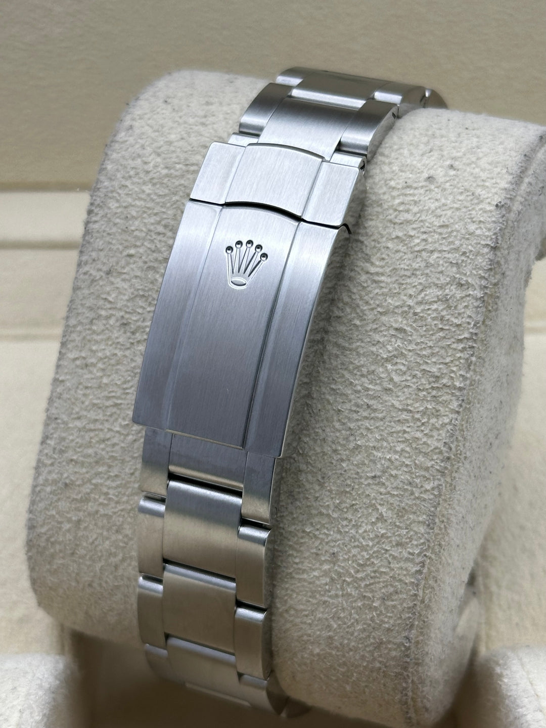 Rolex Oyster Perpetual 36 126000, 100m water resistance