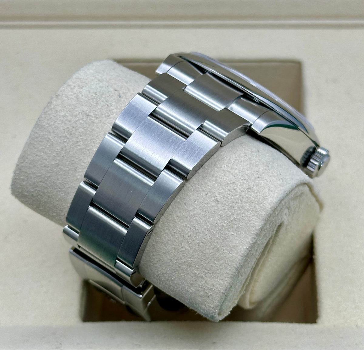 Rolex Oyster Perpetual 41 124300 silver dial