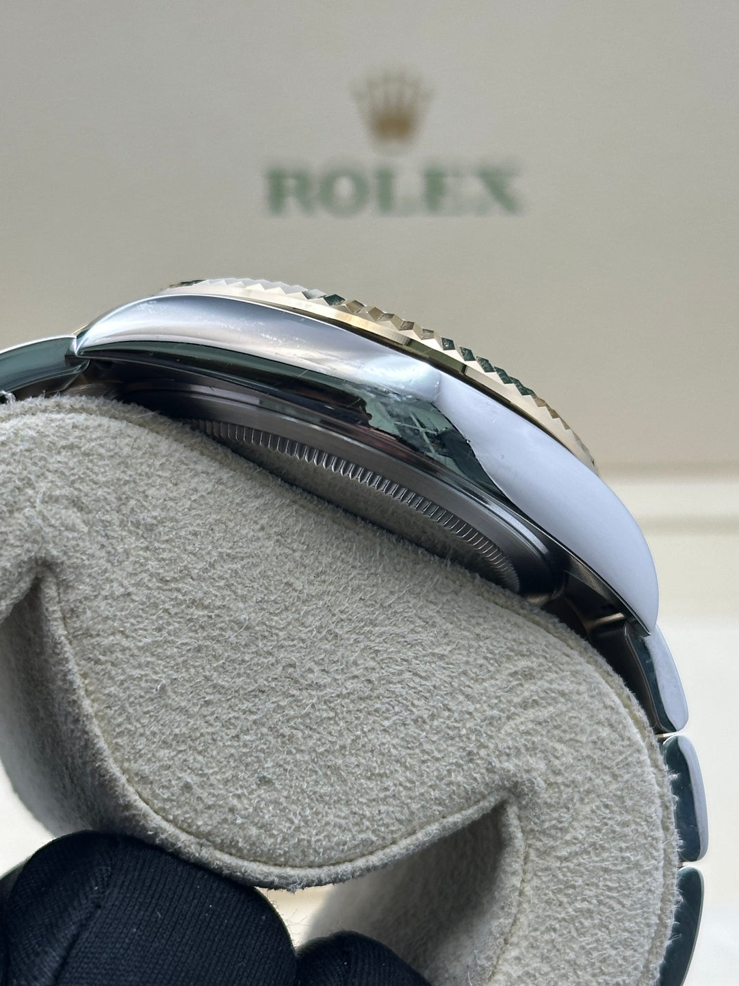 Rolex Sky-Dweller 326933, 999, champagne dial, Oyster bracelet