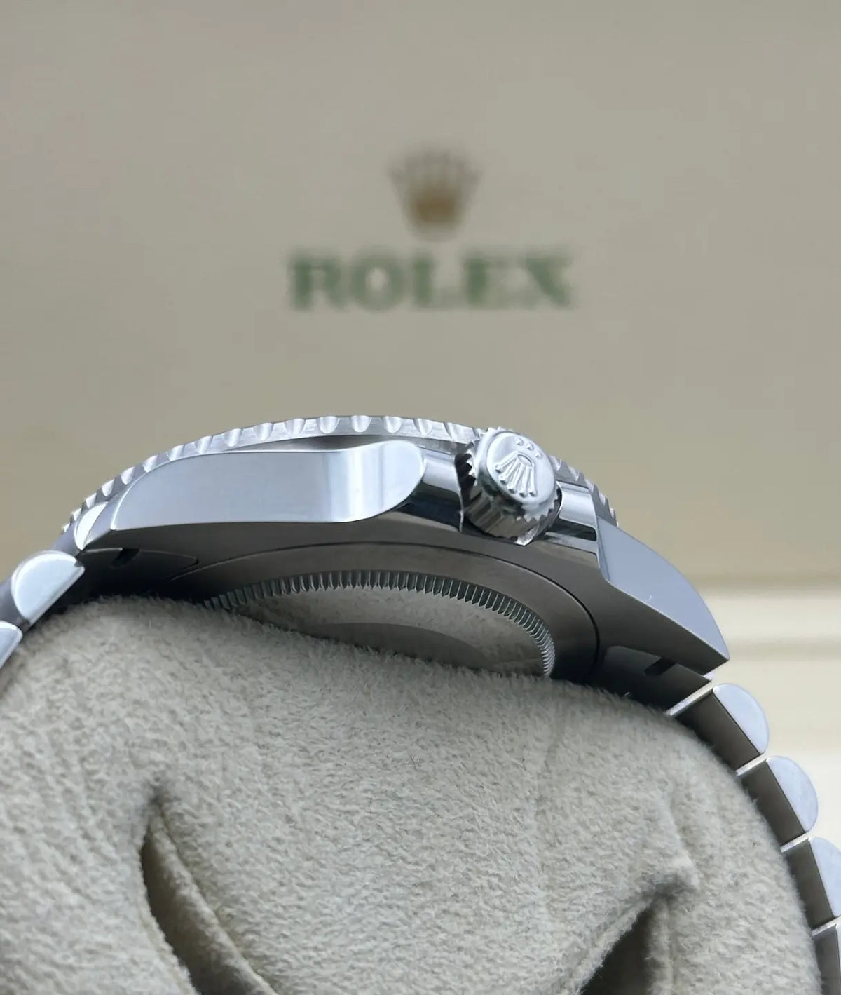 Rolex GMT-Master II 40 Pepsi 126710BLRO black dial