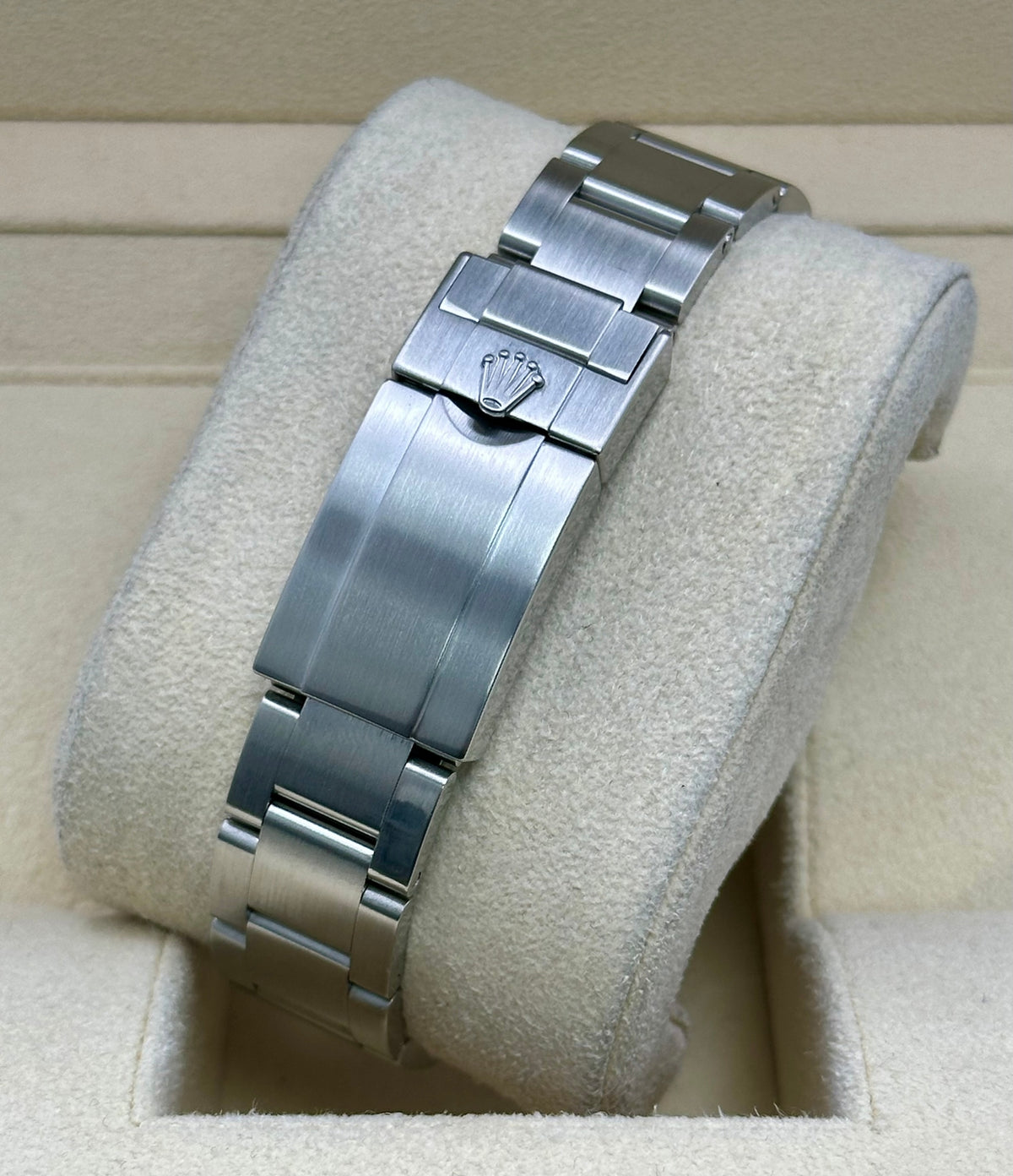 Rolex Explorer 214270, 100m water resistance