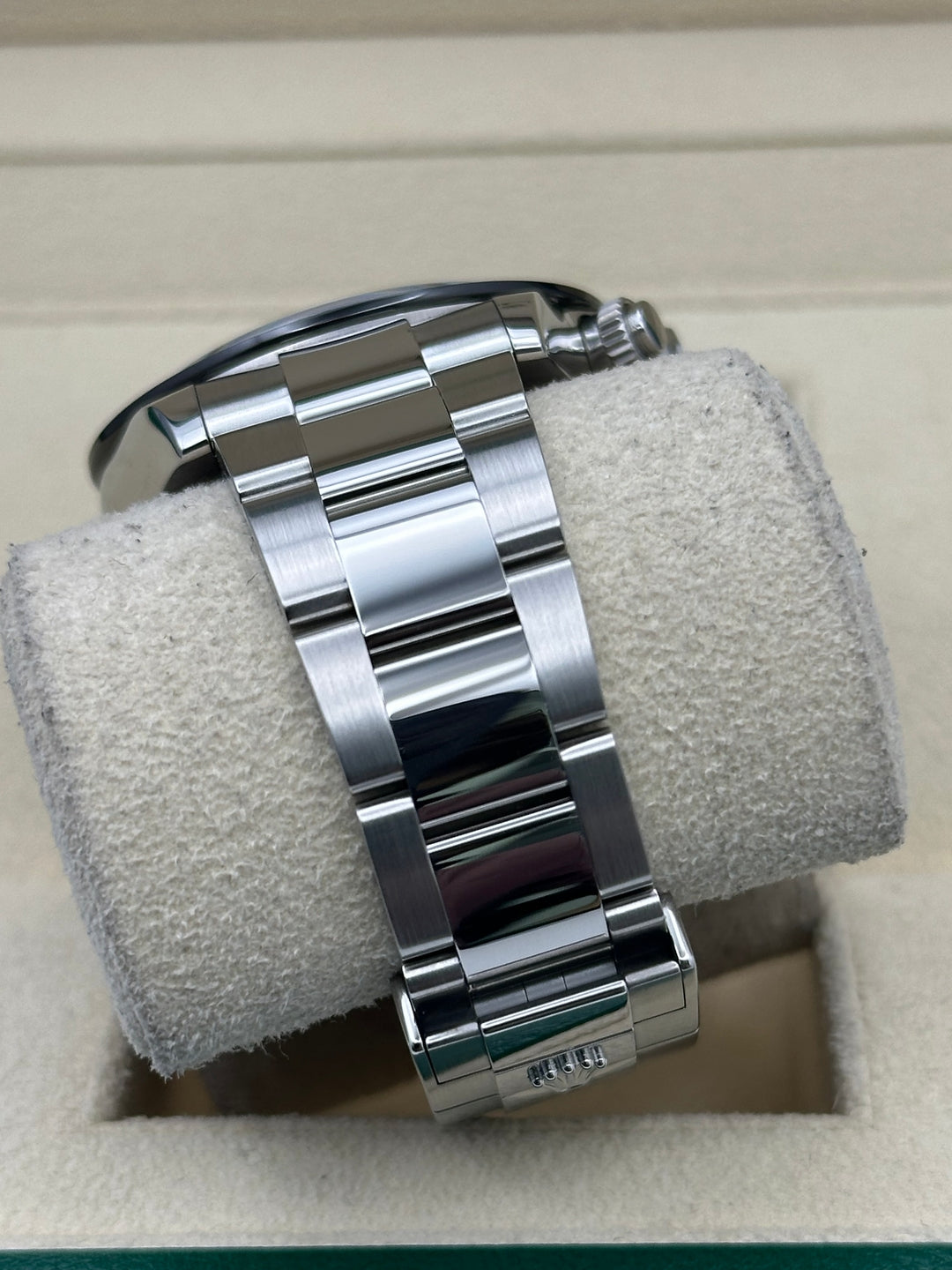 Like New Rolex Daytona 116500LN with box and papers
