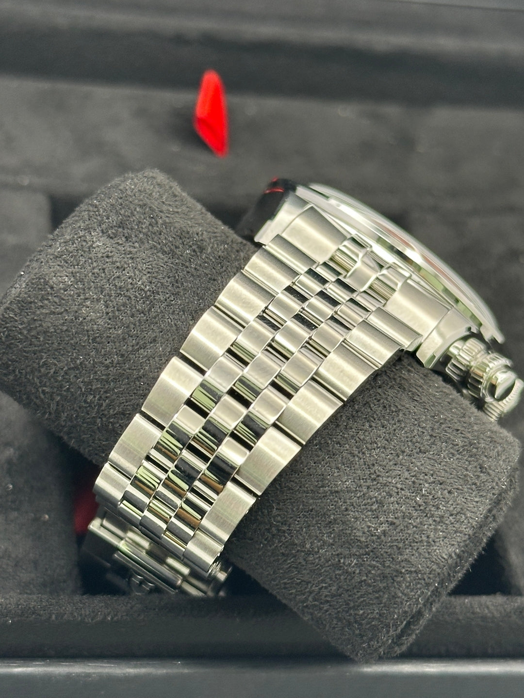 Tudor Black Bay 79360N, 200m water resistance