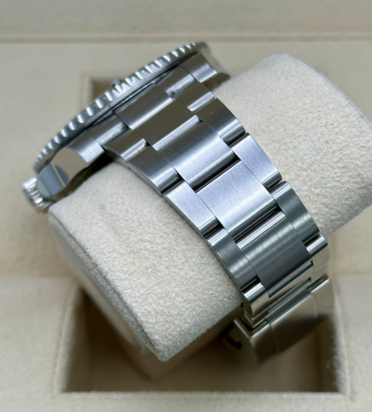 Like New Rolex Submariner 116610LN with box and papers