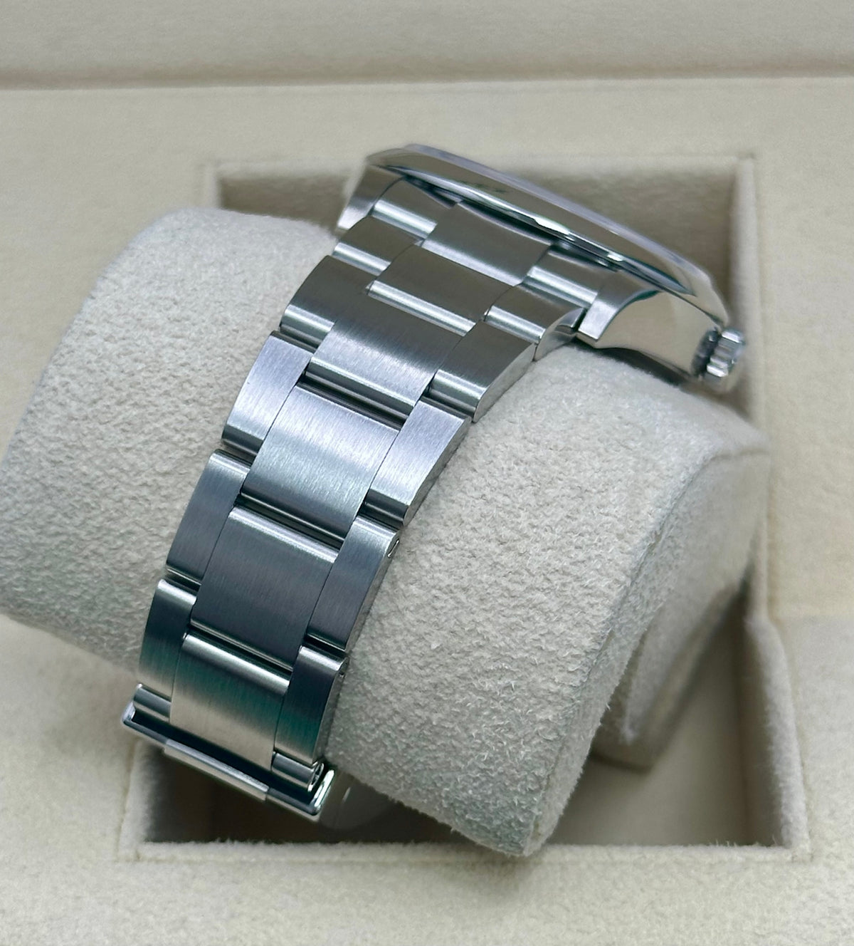 Rolex Oyster Perpetual 36 126000 silver dial
