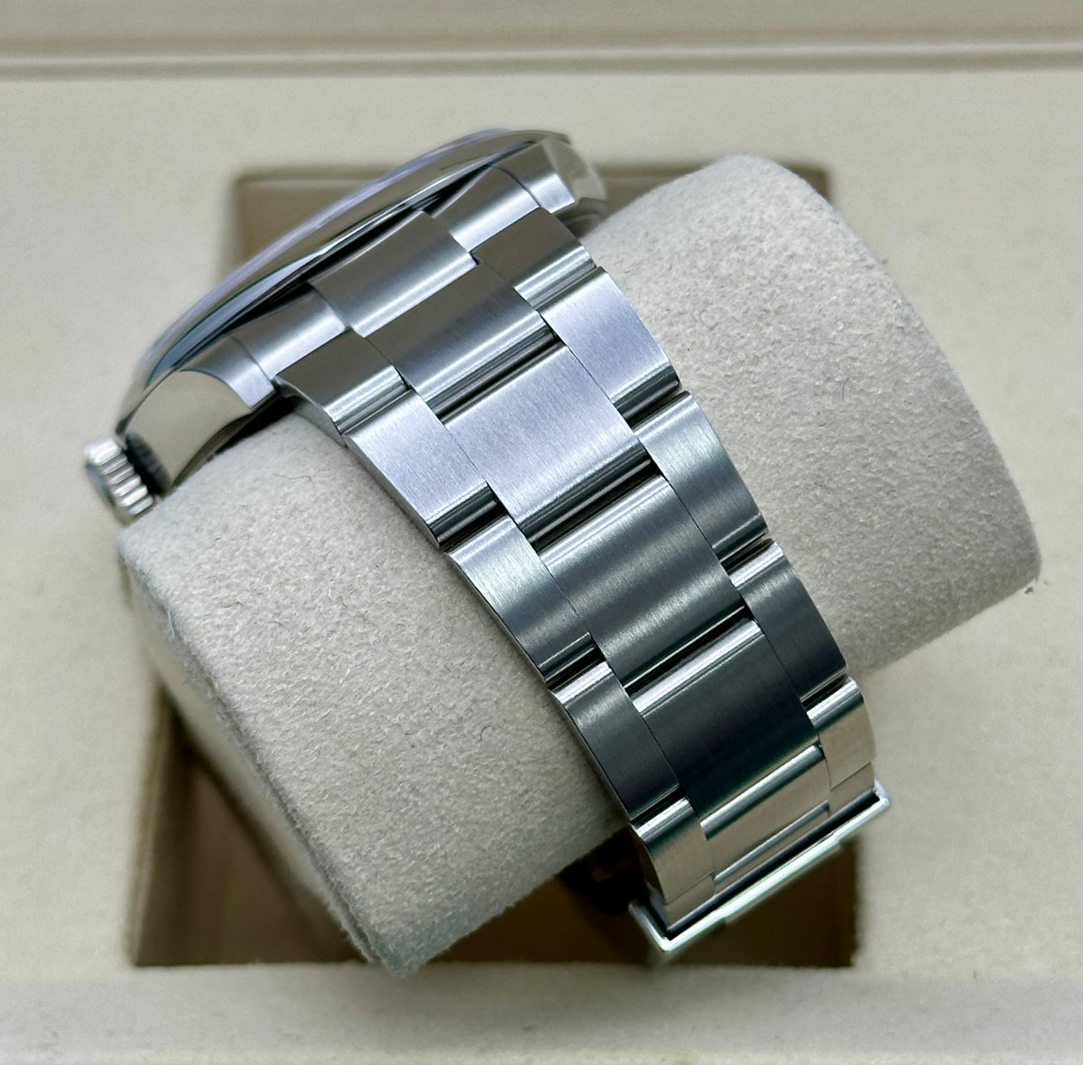 Like New Rolex Oyster Perpetual 41 124300 with box and papers