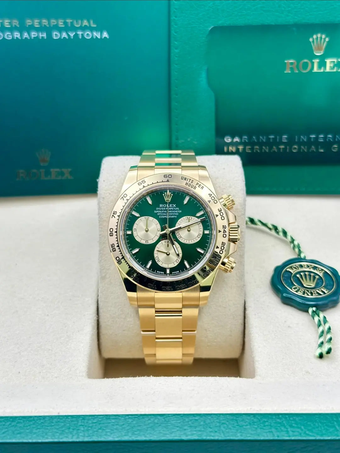 Rolex Cosmograph Daytona 40mm Yellow Gold Bright Green Golden Dial Yellow Gold Bezel Oyster Bracelet - 126508 - 2025