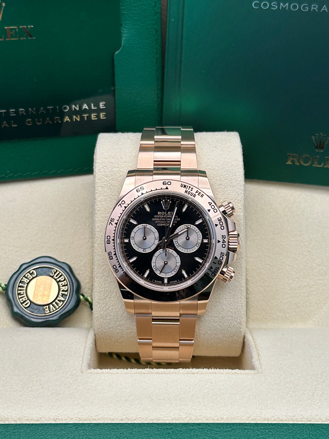 Rolex Everose Gold Cosmograph Daytona Watch - Fixed Bezel - Black And Sundust Index Dial - Oyster Bracelet - 126505 bksuio