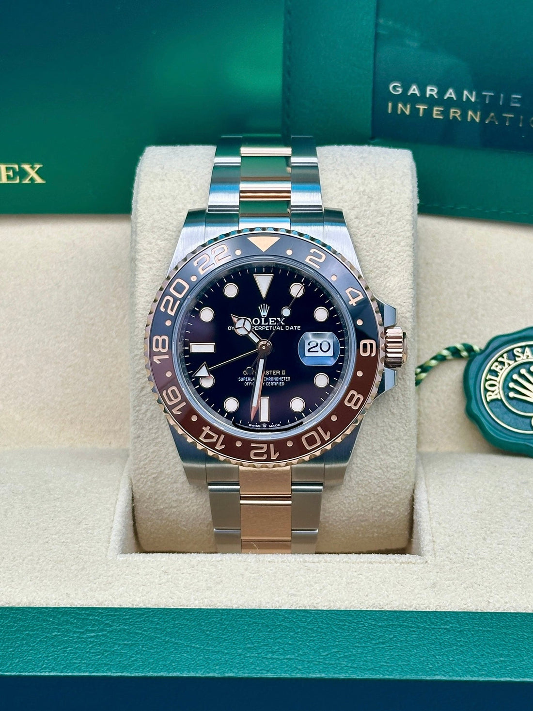 Rolex Everose Rolesor GMT-Master II 40 Watch - Black And Brown Root Beer Bezel - Black Dial - Oyster Bracelet - 126711CHNR bk