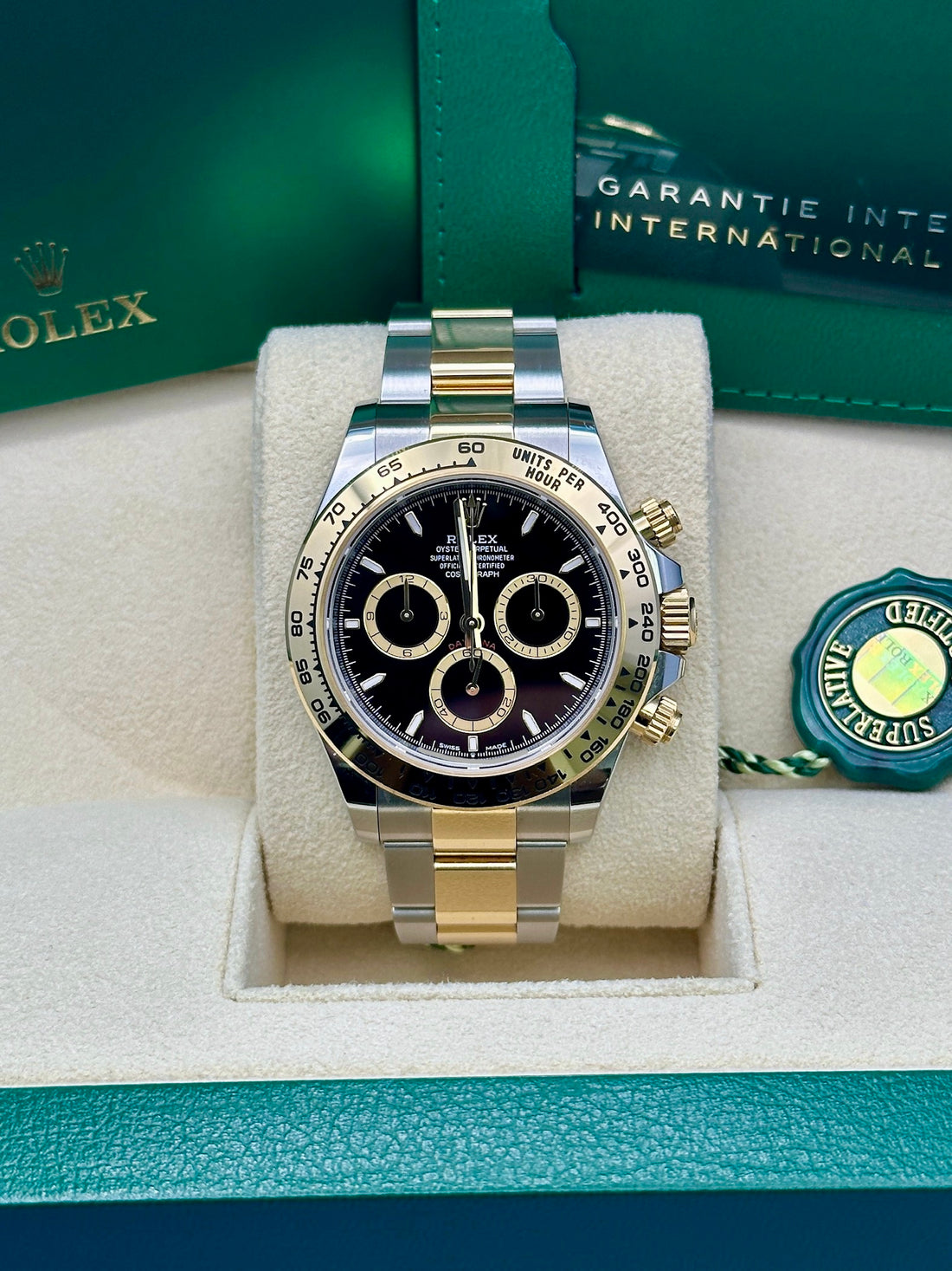 Rolex Yellow Rolesor Cosmograph Daytona Watch - Fixed Bezel - Black Index Dial - Oyster Bracelet - 126503 bkio