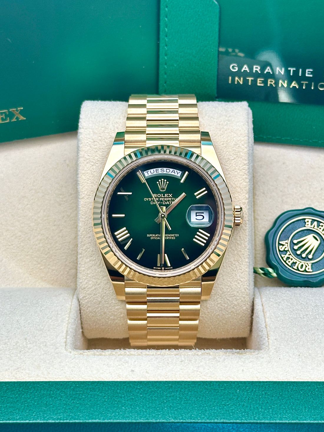 Rolex Day-Date 40 Green Ombre Dial 18K Yellow Gold President Men's Watch 228238