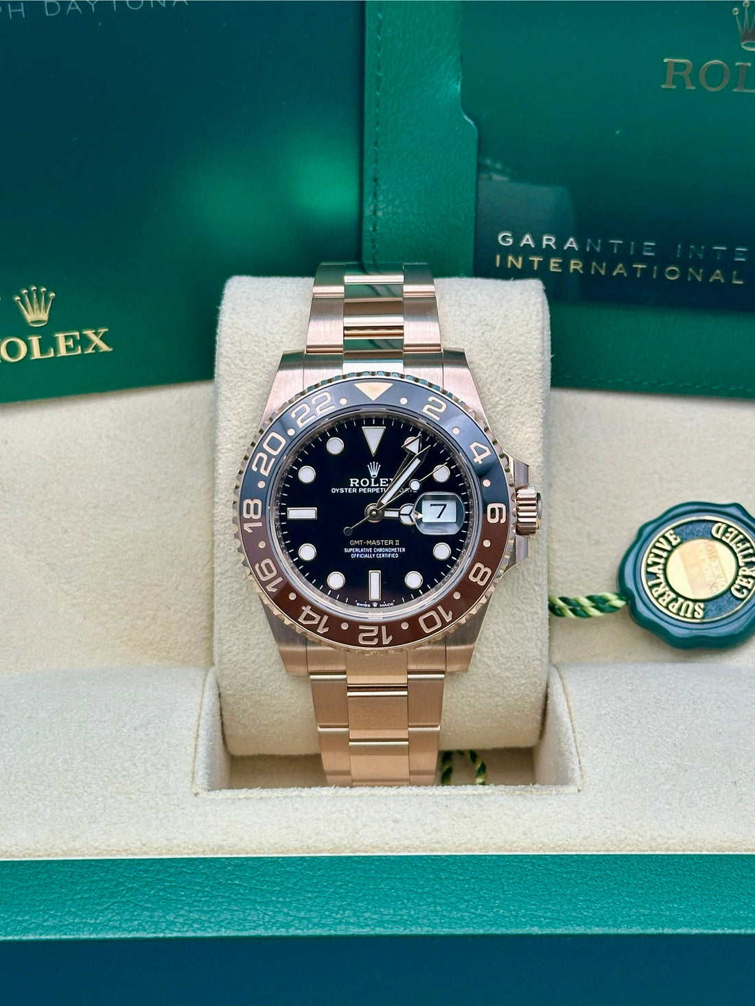 Rolex Everose GMT-Master II 40 Watch - Black And Brown Bezel - Black Dial - Oyster Bracelet - 126715CHNR bk