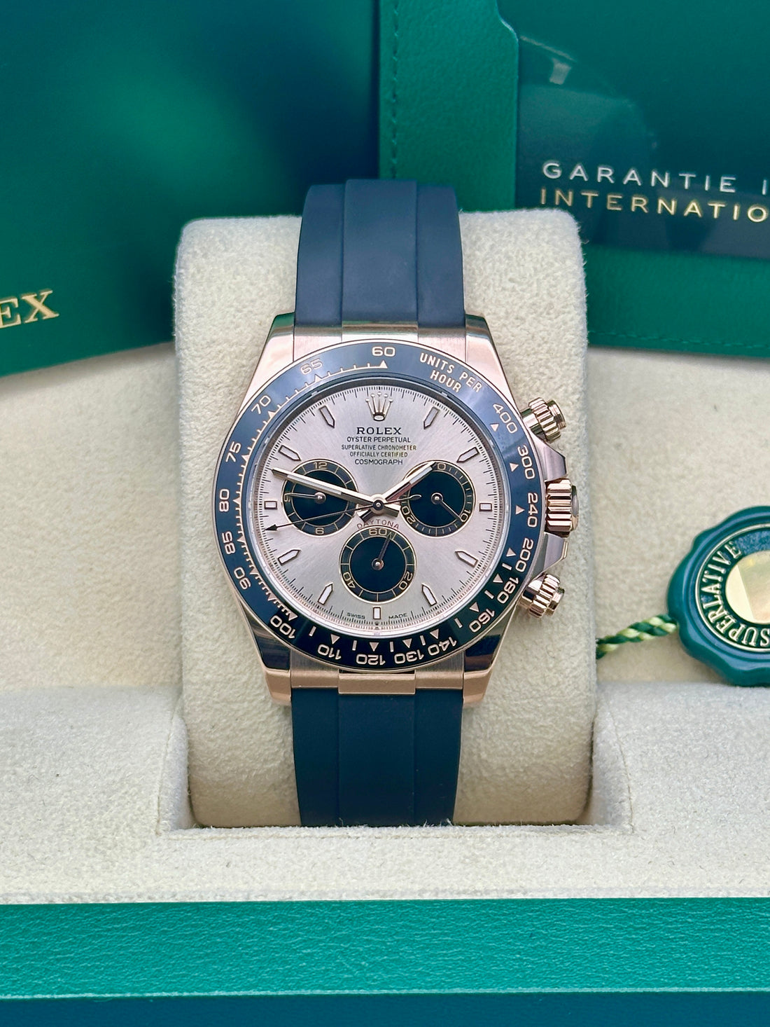 Rolex Everose Gold Cosmograph Daytona Watch - Black Cerachrom Bezel - Sundust And Black Index Dial - Oysterflex Strap - 126515ln subkiof