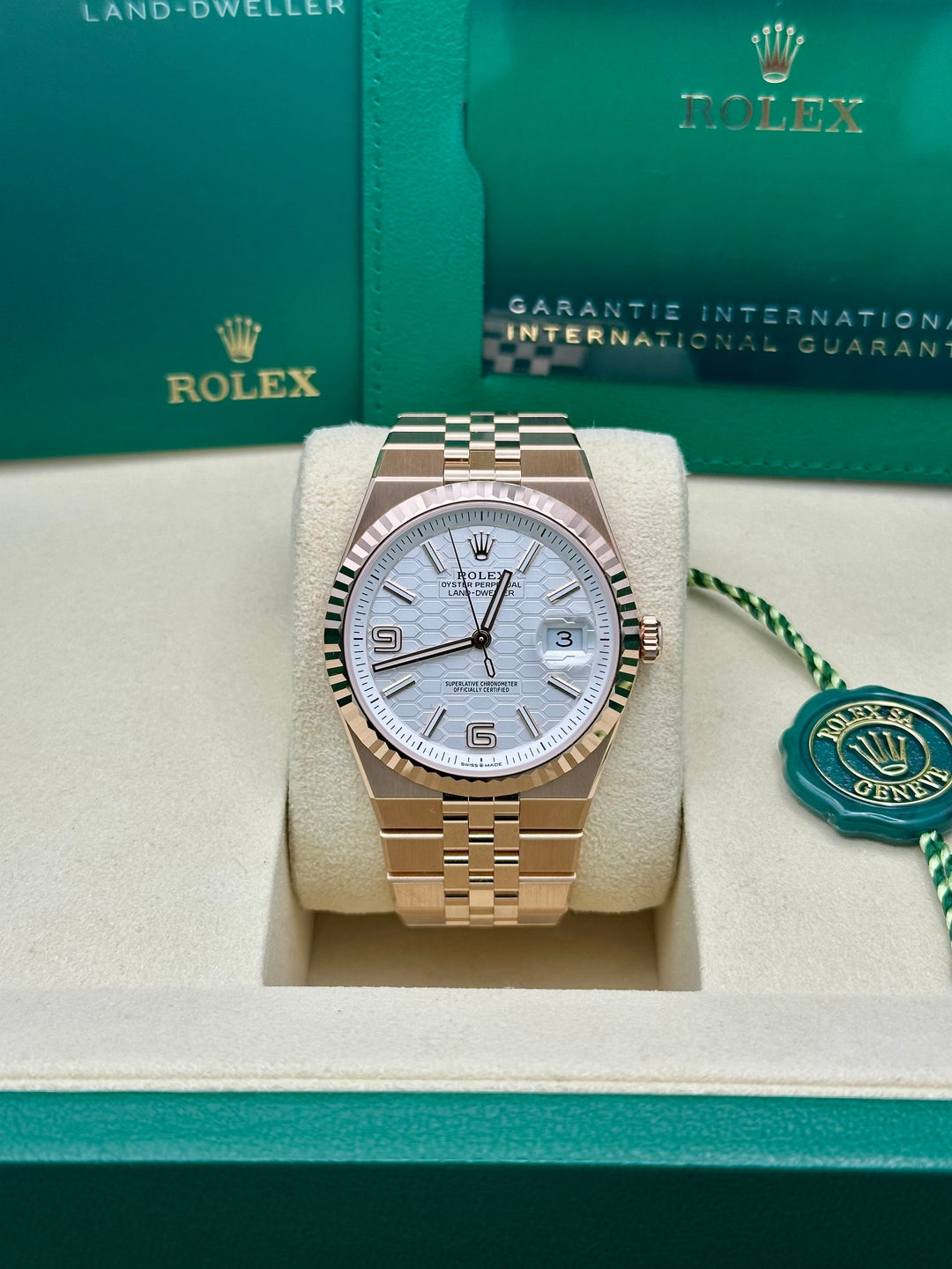 Rolex Land-Dweller 40 Everose Gold Intense White Honeycomb Motif Dial Fluted Bezel Flat Jubilee Bracelet 127335 - 2025