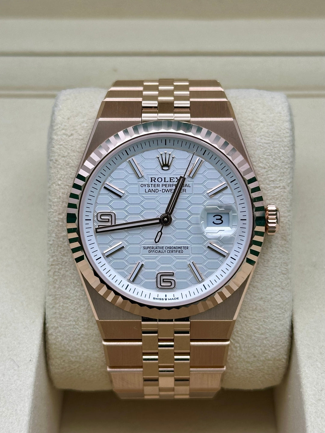 Rolex Land-Dweller 40 Everose Gold Intense White Honeycomb Motif Dial Fluted Bezel Flat Jubilee Bracelet 127335 - 2025