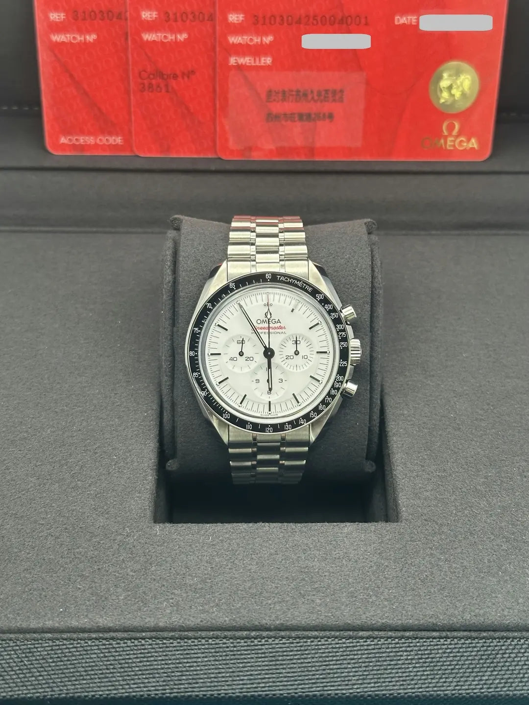 Omega Speedmaster Moonwatch Professional Co-Axial Master Chronometer Chronograph – 42 mm Steel Case – White Dial – 310.30.42.50.04.001