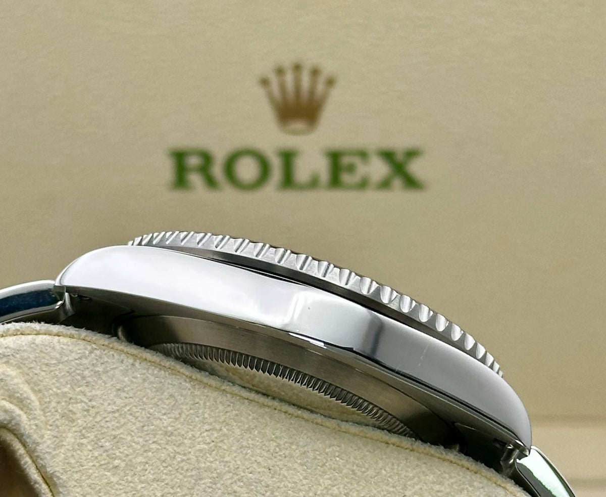 Rolex Submariner 116610LN with unidirectional black Cerachrom ceramic bezel