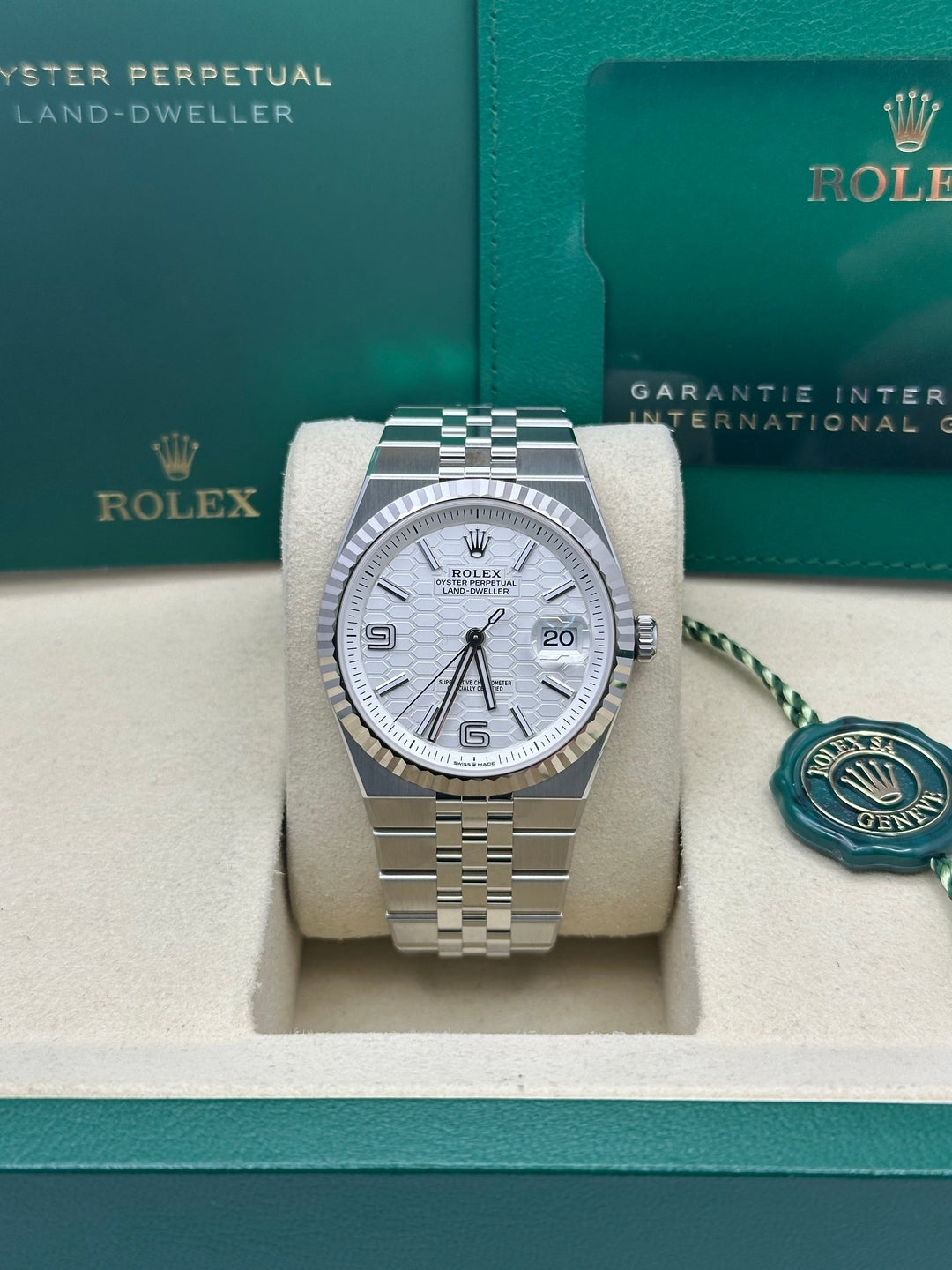 Rolex Land-Dweller 40 White Gold Oystersteel Intense White Honeycomb Motif Dial Fluted Bezel Flat Jubilee Bracelet 127334 - 2025