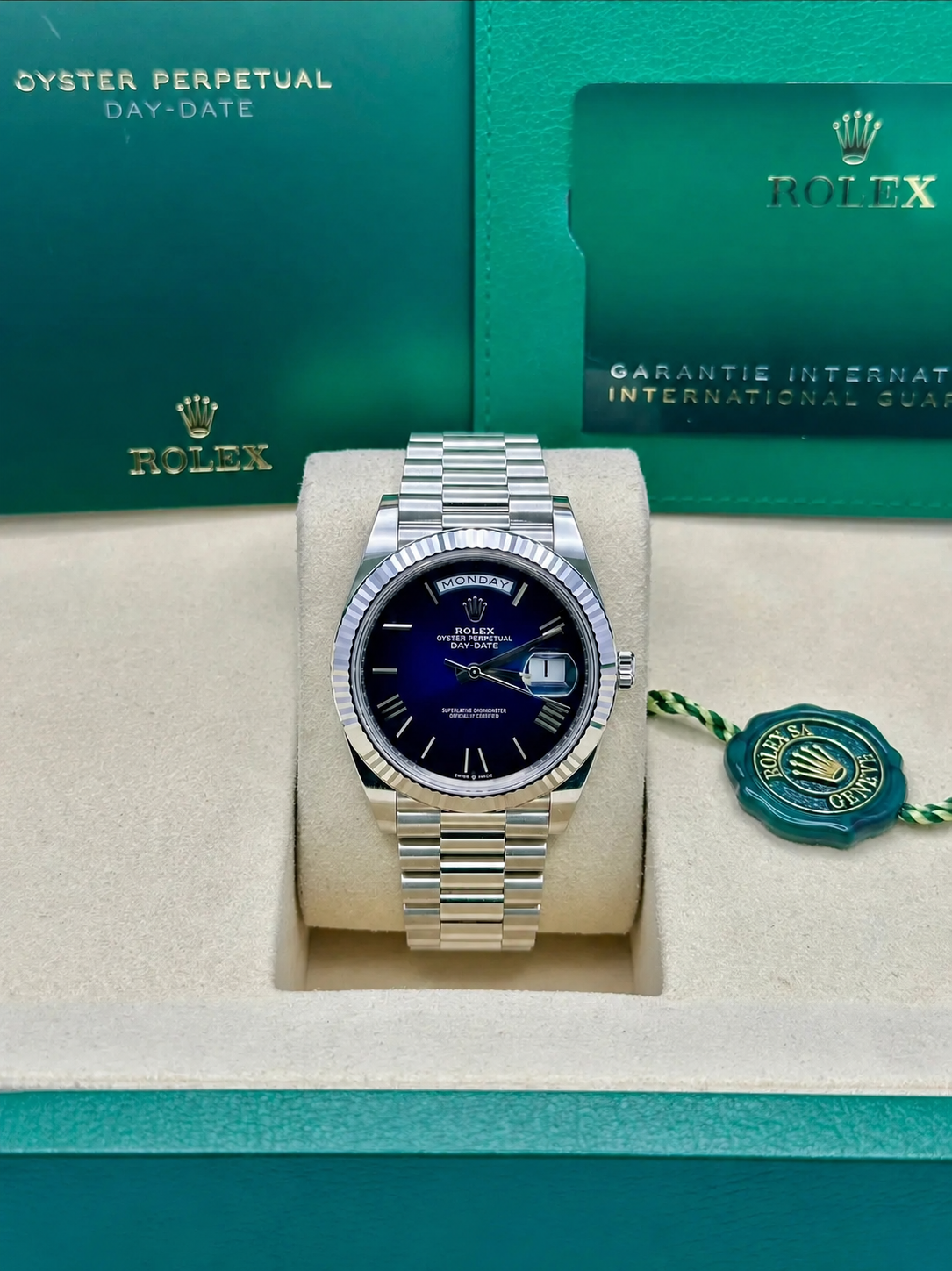 Rolex Day-Date 40 Blue Ombre Dial Dial Fluted Bezel Platinum President Men's Watch 228236