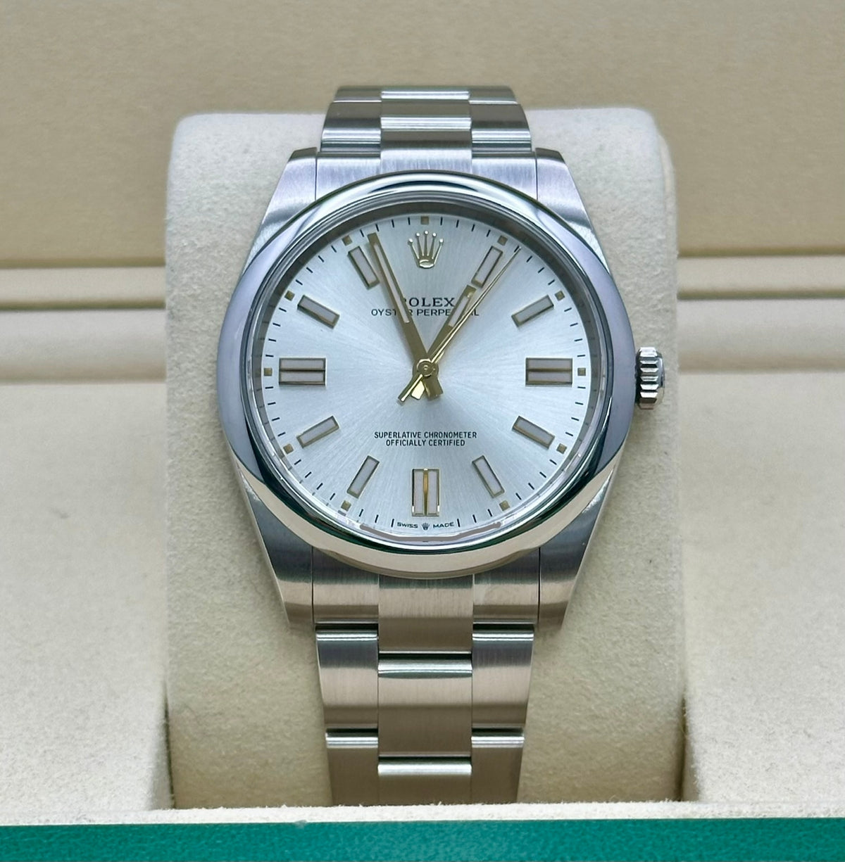 Rolex Oyster Perpetual 41 124300 with 41mm case