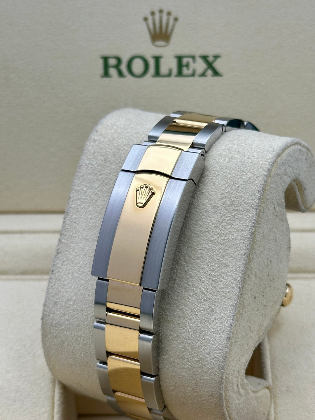 Rolex Steel and Yellow Gold Rolesor Datejust 36  - White Mother-Of-Pearl Diamond Dial - Oyster Bracelet - 126233 mdo