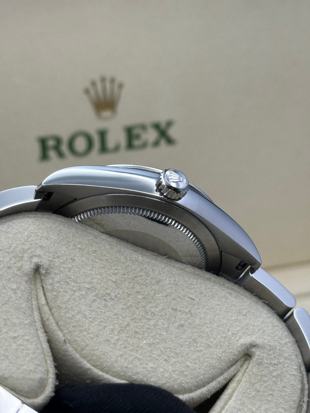 Rolex Oyster Perpetual 34 124200, 100m water resistance