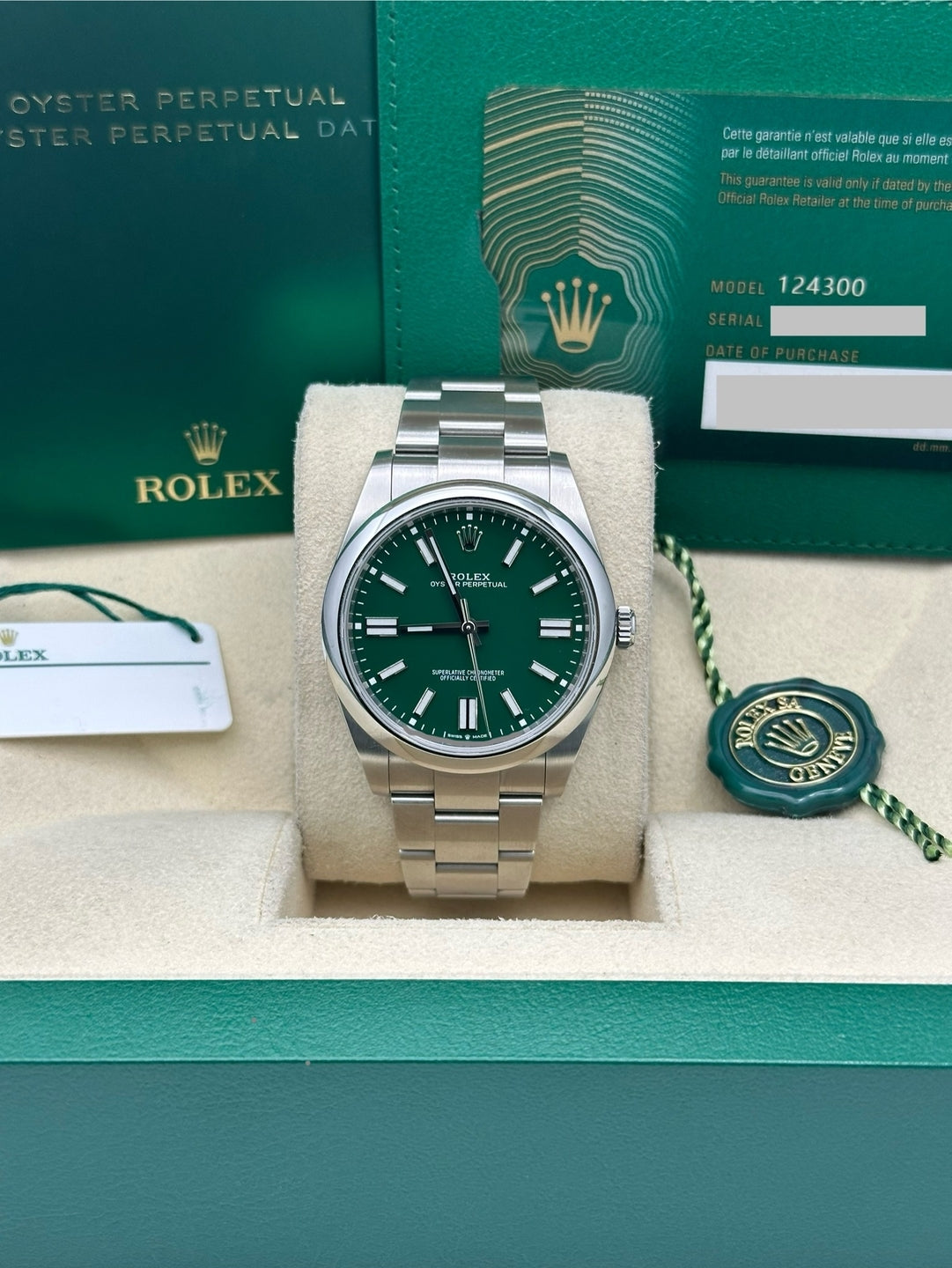 Rolex Oyster Perpetual 41 124300, 2024, green dial, Oyster bracelet
