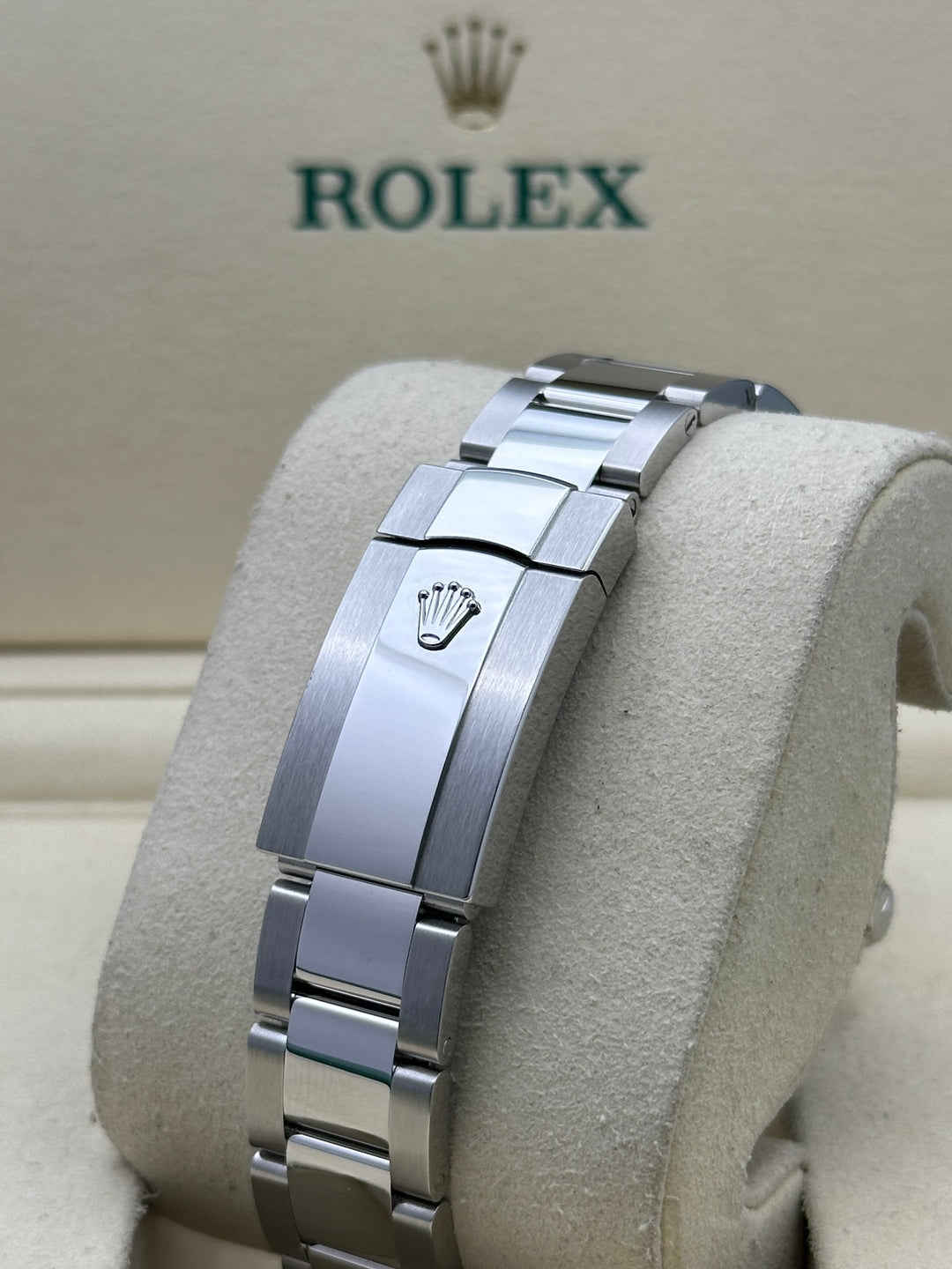 Rolex Datejust 126200 white Roman dial, view 7 of 8